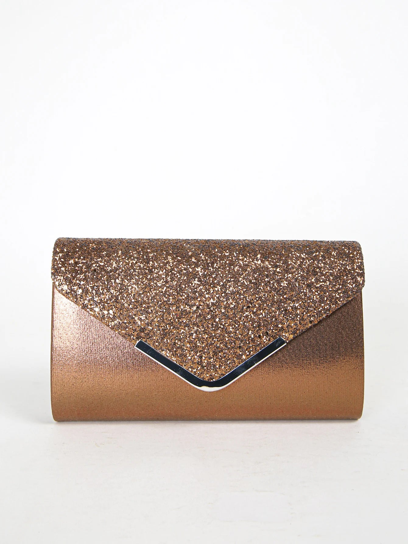 Women evening envelope handbag with sequins, chain shoulder strap, and clutch design, perfect for parties and special occasions.