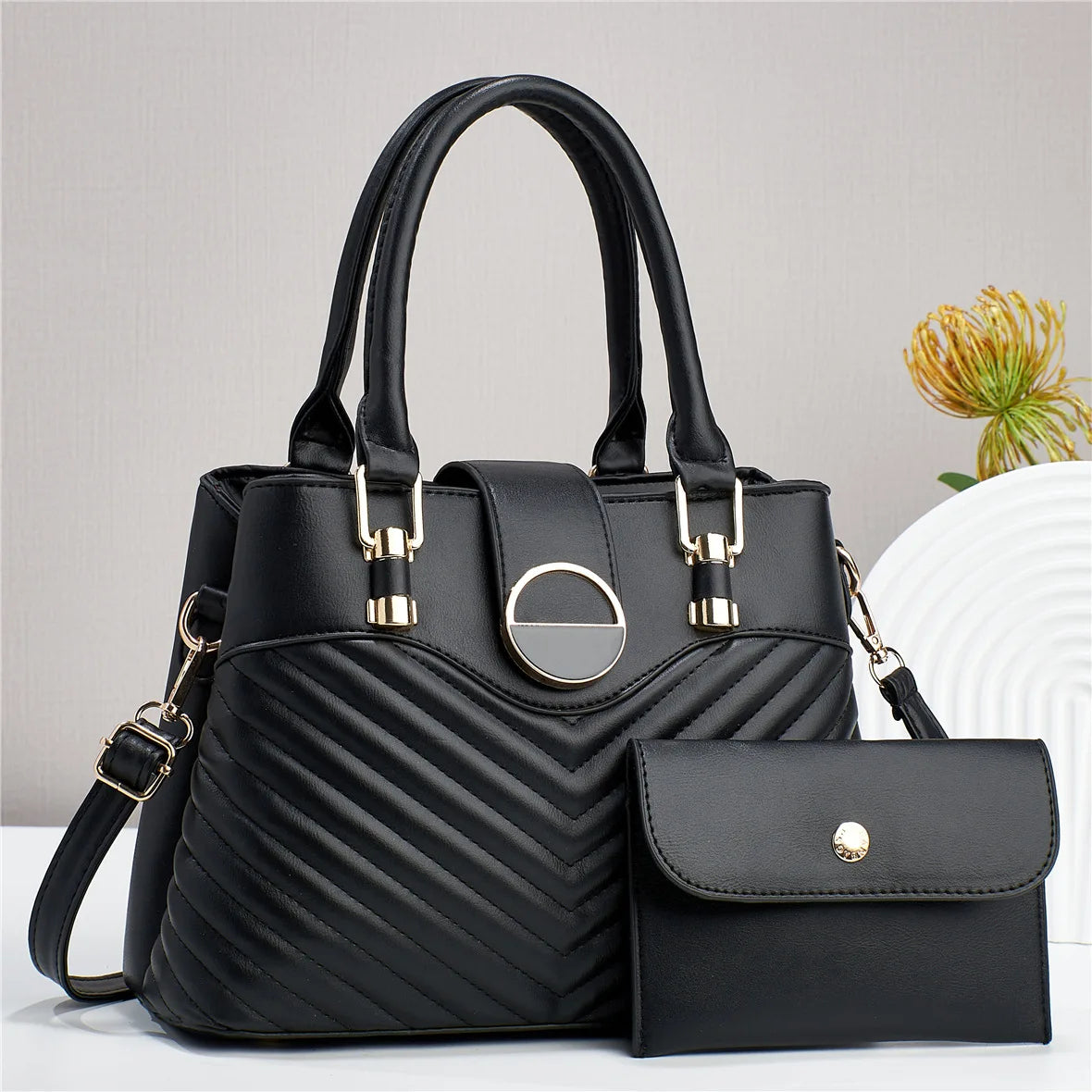 Luxury women's large capacity leather handbag by 𝕄𝕮 𝕋𝕙𝕖 𝔹𝕝𝕒𝕔𝕜 𝔻𝕚𝕒𝕞𝕠𝕟�
