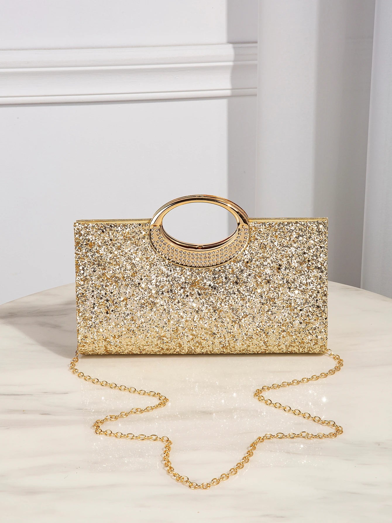 Elegant black leather handbag by ๐๐ ๐๐๐ ๐น๐๐๐๐ ๐ป๐๐๐๐ ๐๐