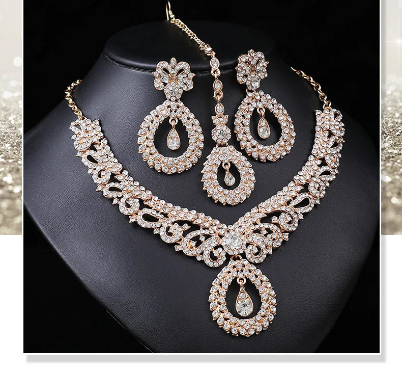 Vintage necklace set by 𝕄𝕮 𝕋𝕙𝕖 𝔹𝕝𝕒𝕔𝕜 𝔻𝕚𝕒𝕞𝕠𝕟𝕕�