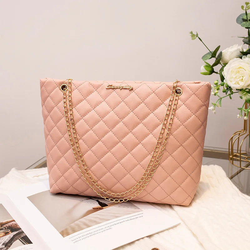 Womenโs shoulder bag by ๐๐ฎ ๐๐๐ ๐น๐๐๐๐ ๐ป๐๐๐๐ ๐๐
