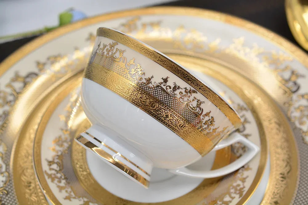 Set of 98-piece porcelain dinnerware by ๐๐ ๐๐๐ ๐น๐๐๐๐ ๐ป๐๐๐๐ ๏ฟฝ