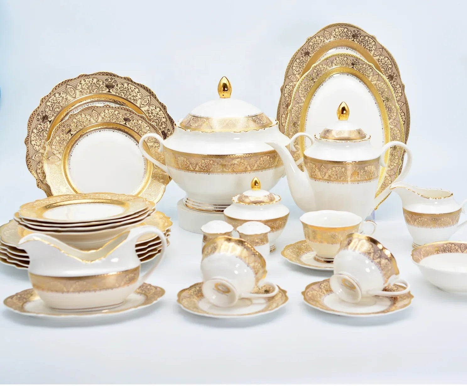 Set of black ceramic dinnerware plates from ๐๐ ๐๐๐ ๐น๐๐๐๐ ๐ป๐๐๐๐ ๐