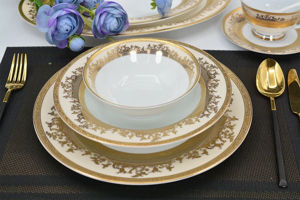 Set of 98-piece porcelain dinnerware by ๐๐ ๐๐๐ ๐น๐๐๐๐ ๐ป๐๐๐๐ ๏ฟฝ