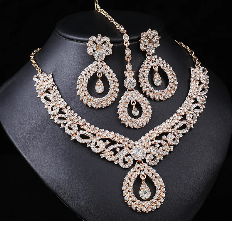 Vintage necklace set with black diamond accents from 𝕄𝕮 𝕋𝕙𝕖 𝔹𝕝𝕒𝕔𝕜 𝔻𝕚𝕒𝕞𝕠𝕟