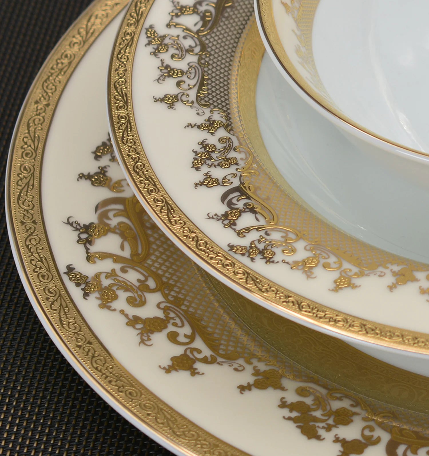Set of 98-piece porcelain dinnerware by ๐๐ ๐๐๐ ๐น๐๐๐๐ ๐ป๐๐๐๐ ๏ฟฝ