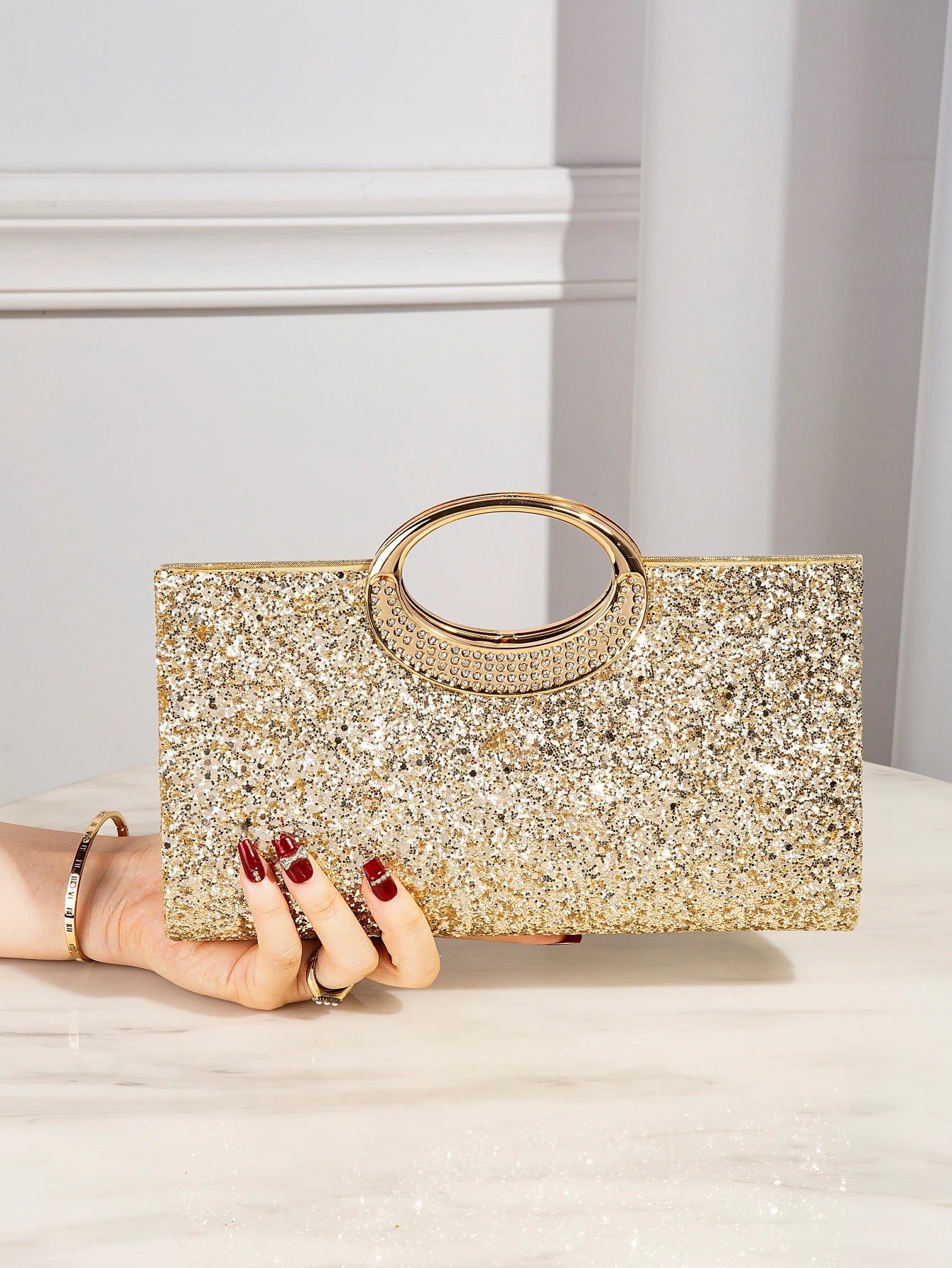 Elegant black handbag by ๐๐ ๐๐๐ ๐น๐๐๐๐ ๐ป๐๐๐๐ ๐๐๏ฟฝ