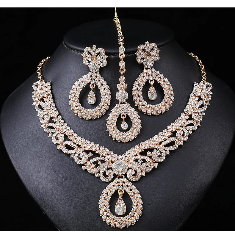 Vintage necklace set featuring black diamond accents, crafted by 𝕄𝕔 𝕋𝕙𝕖 𝔹𝕝𝕒𝕔𝕜 𝔻𝕚𝕒𝕞𝕠�
