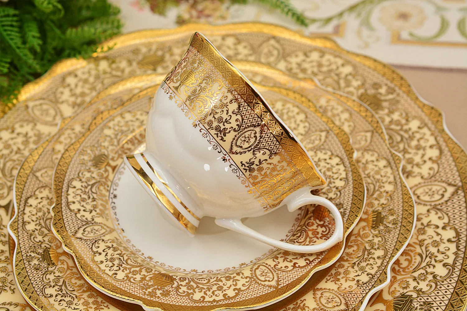 Set of kitchen dinnerware plates from 𝕄𝕮 𝕋𝕙𝕖 𝔹𝕝𝕒𝕔𝕜 𝔻𝕚𝕒𝕞𝕠𝕟�