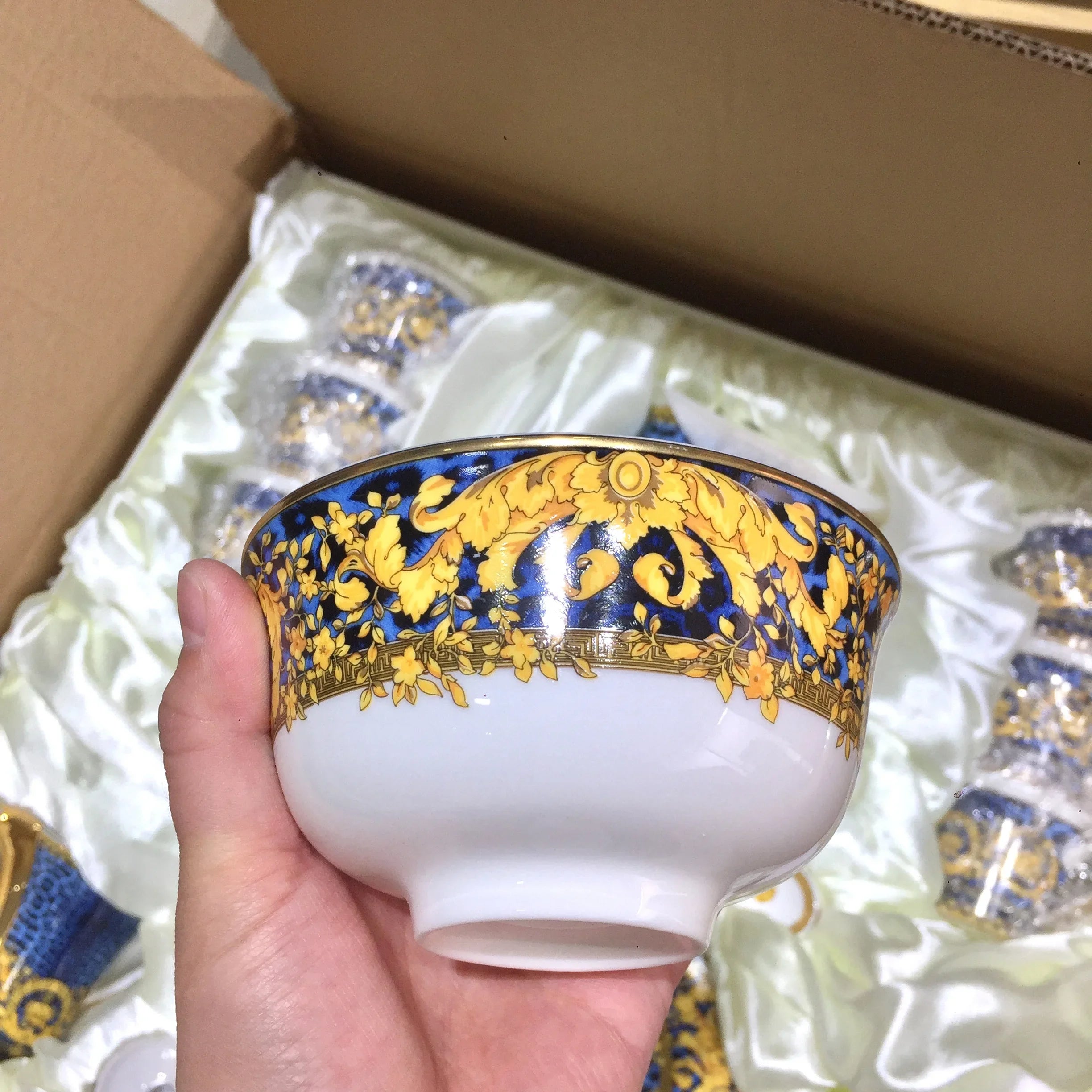 Fine Bone China dinner set by 𝕄𝕔 𝕋𝕙𝕖 𝔹𝕝𝕒𝕔𝕜 𝔻𝕚𝕒𝕞𝕠𝕟�