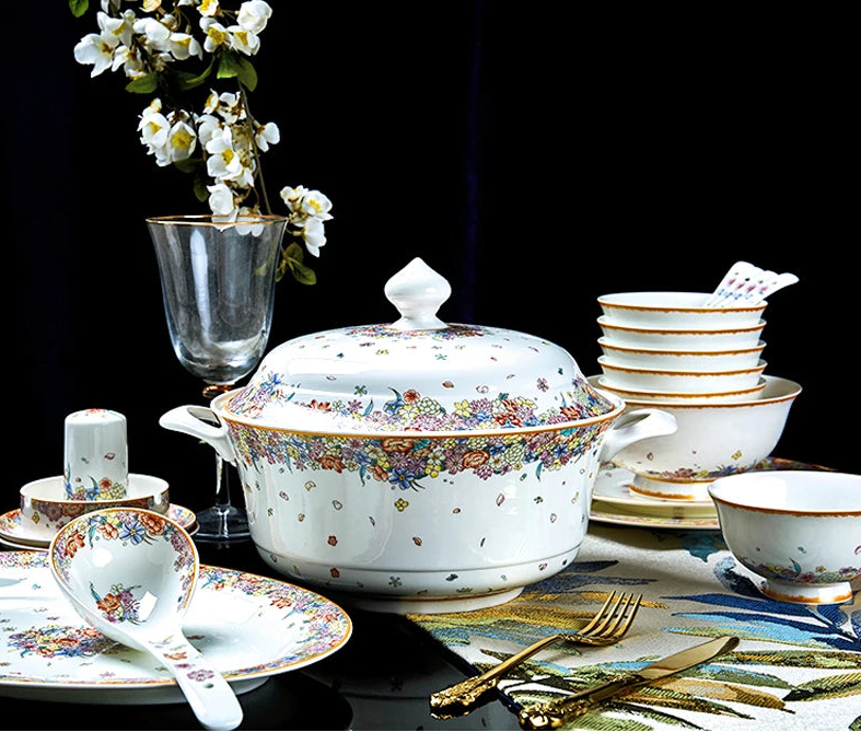 Set of 50 porcelain dinnerware pieces with star design from 𝕄𝕔 𝕋𝕙𝕖 𝔹𝕝𝕒𝕔𝕜 𝔻𝕚𝕒𝕞�