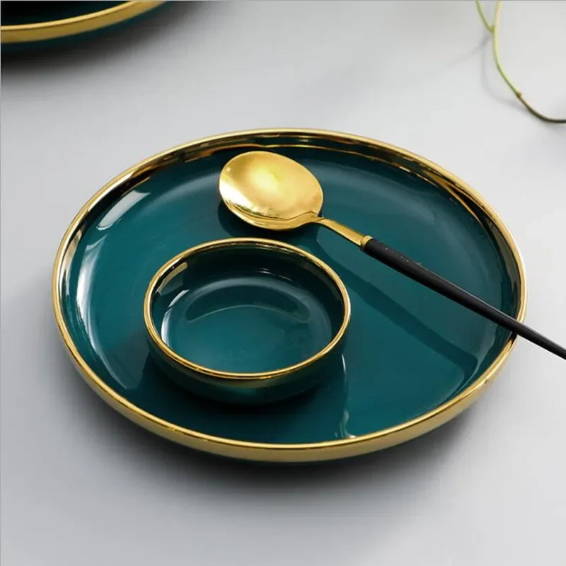 Green ceramic plate from 𝕄𝕔 𝕋𝕙𝕖 𝔹𝕝𝕒𝕔𝕜 𝔻𝕚𝕒𝕞𝕠𝕟𝕕�