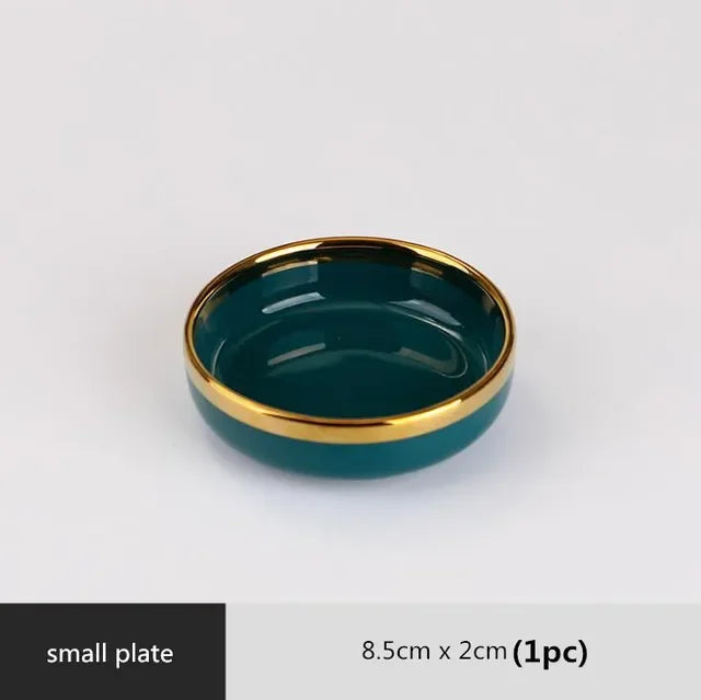 Green ceramic plate from 𝕄𝕔 𝕋𝕙𝕖 𝔹𝕝𝕒𝕔𝕜 𝔻𝕚𝕒𝕞𝕠𝕟𝕕�
