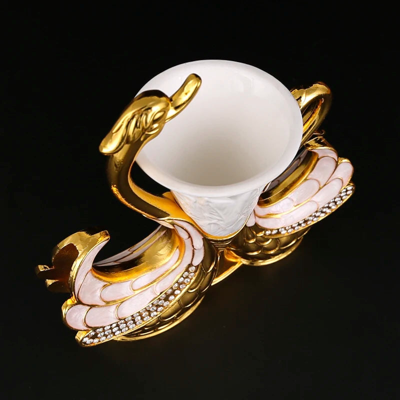 Swan-shaped fruit fork and spoon set from 𝕄𝕔 𝕋𝕙𝕖 𝔹𝕝𝕒𝕔𝕜 𝔻𝕚𝕒𝕞𝕠�