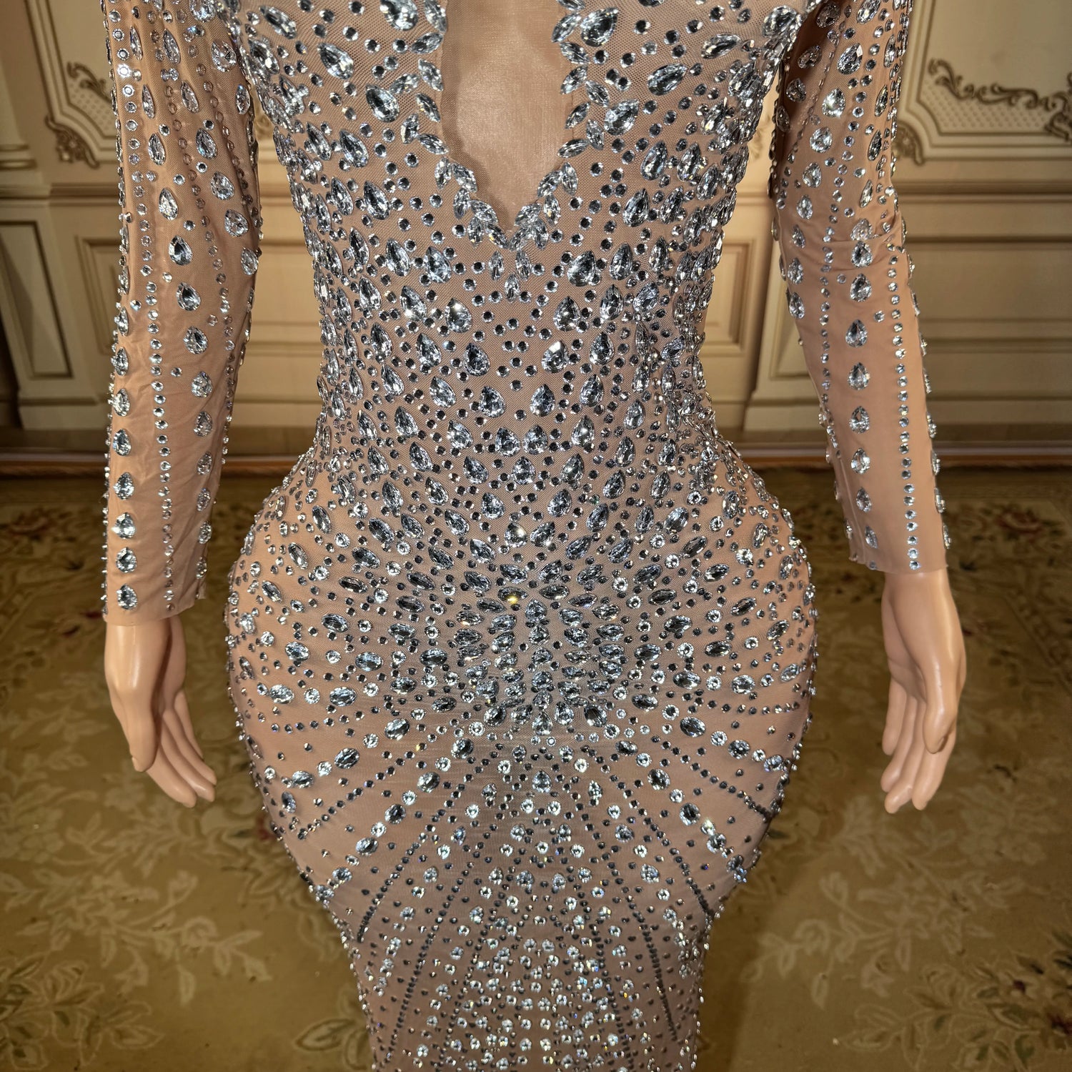 Elegant MC THE BLACK DIAMOND long dress for singer performances, featuring a stylish design perfect for celebrity parties and events.