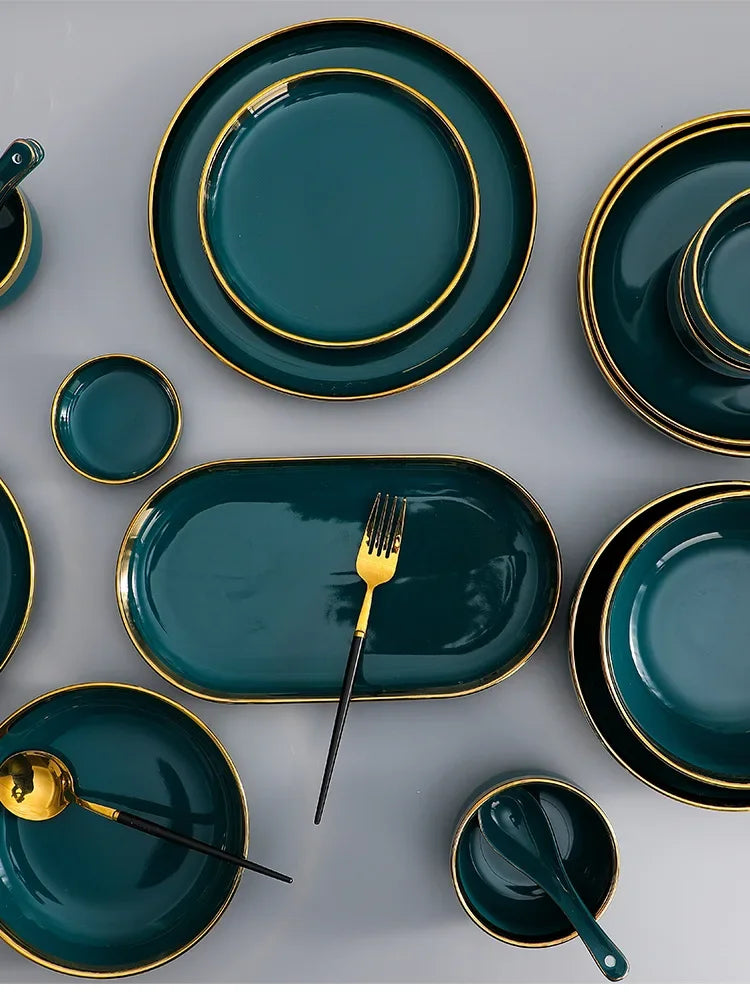 Green ceramic plate from 𝕄𝕔 𝕋𝕙𝕖 𝔹𝕝𝕒𝕔𝕜 𝔻𝕚𝕒𝕞𝕠𝕟𝕕�