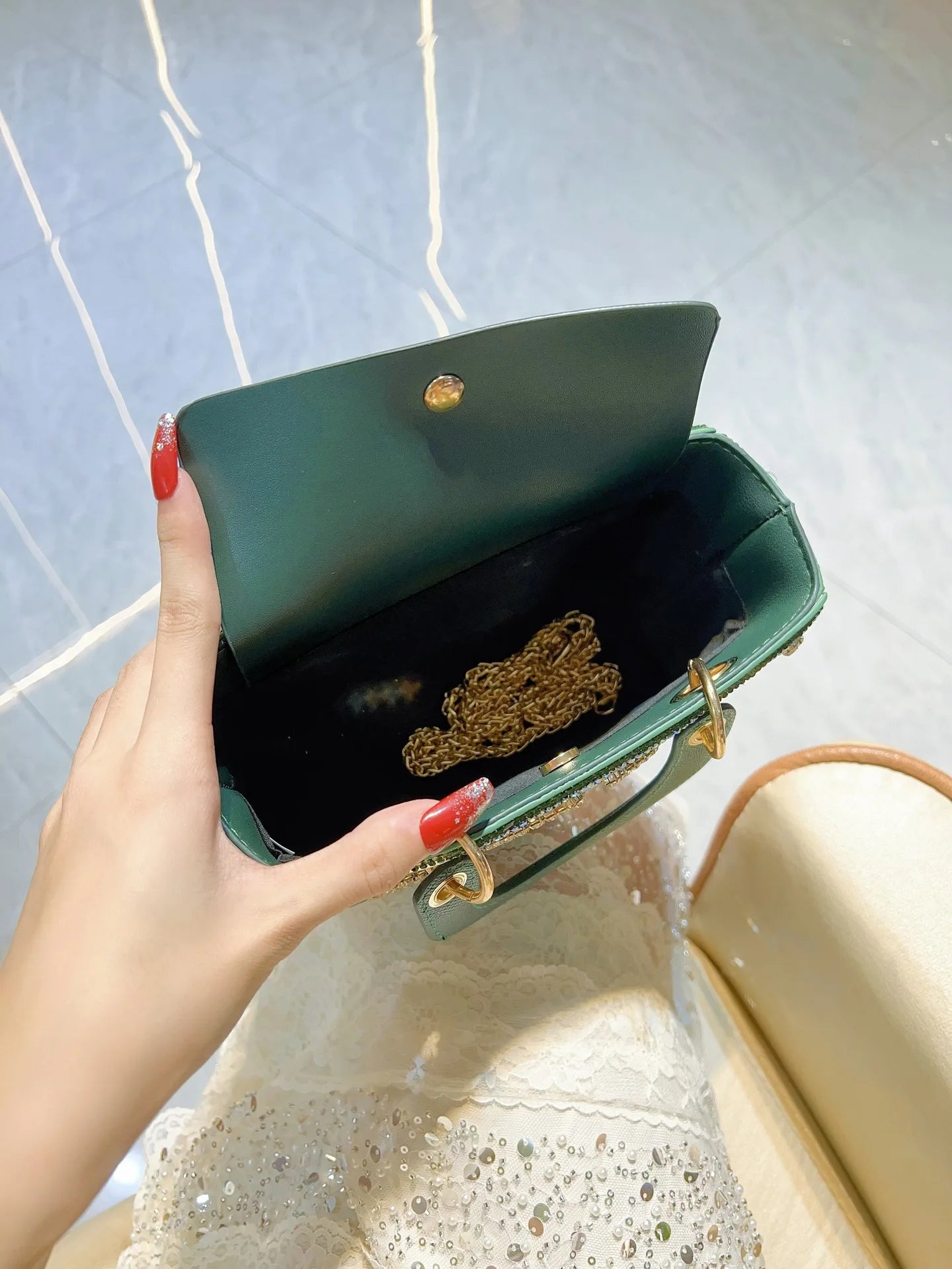Handmade light luxury women's evening handbag featuring a stylish scarf design from 𝕸𝖔𝖍𝖆𝖒𝖒𝖆𝖉 ♛ 𝕮𝖔𝖑𝖑𝖊𝖈�