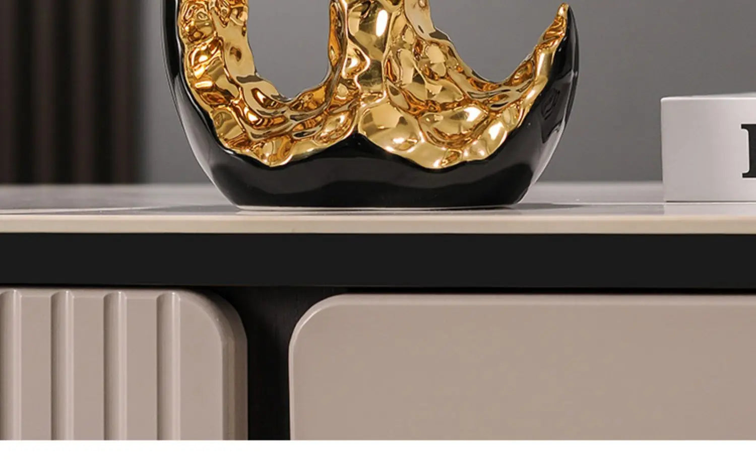 Light Luxury Home Decor Ceramic Apple Ornament Modern Living Room TV Cabinet Wine Cabinet High-end Art Decorative Figurines Gift - 𝕄𝕮 𝕋𝕙𝕖 𝔹𝕝𝕒𝕔𝕜 𝔻𝕚𝕒𝕞𝕠𝕟𝕕