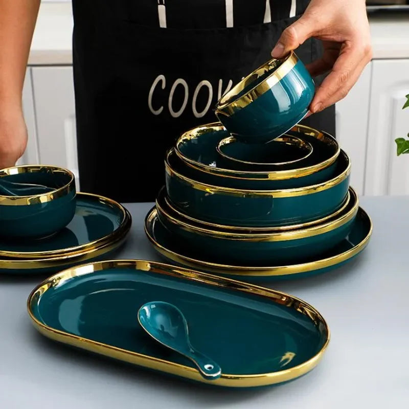 Green ceramic plate from 𝕄𝕔 𝕋𝕙𝕖 𝔹𝕝𝕒𝕔𝕜 𝔻𝕚𝕒𝕞𝕠𝕟𝕕�